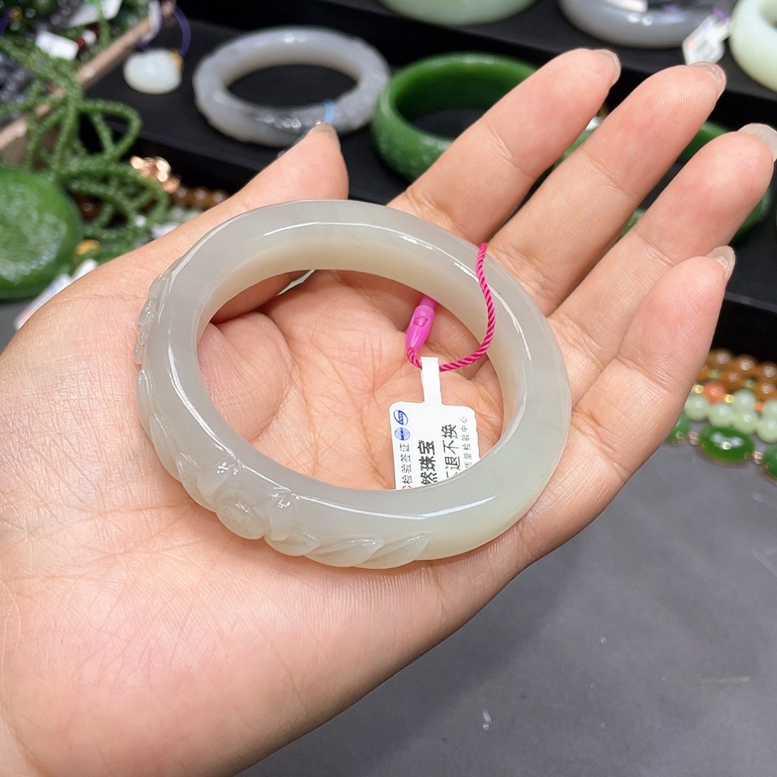 和田玉手镯5455圈口9未镶嵌