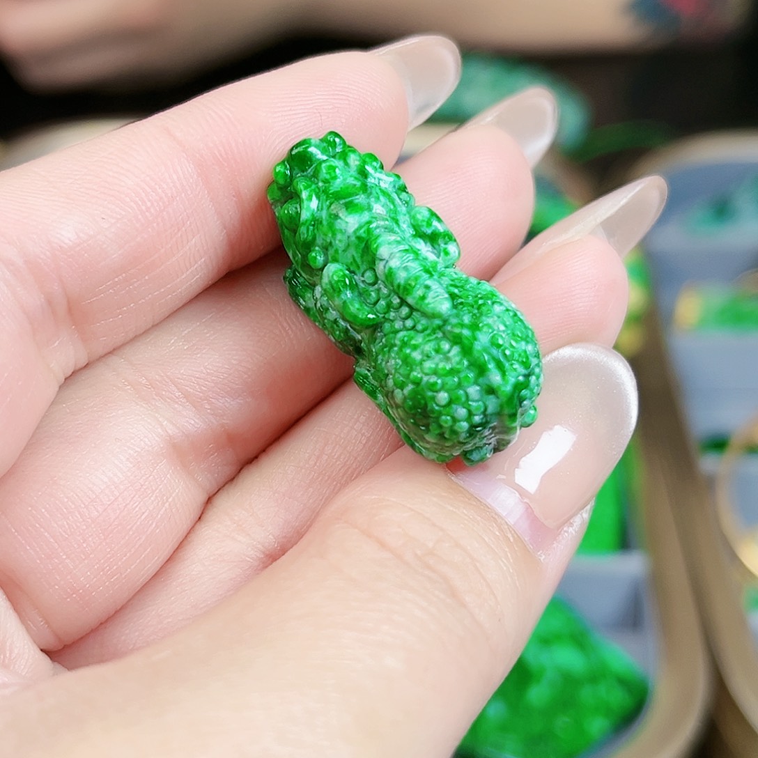 翡翠颈饰未镶嵌吊坠