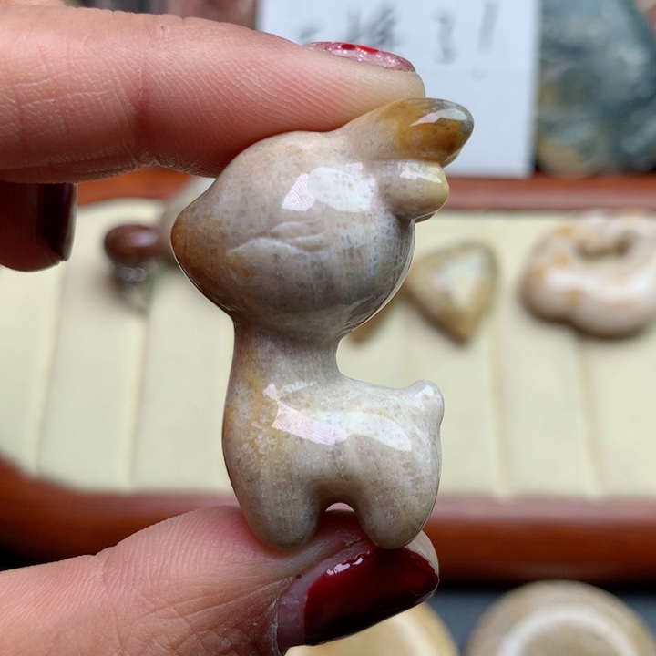 硅化珊瑚（珊瑚玉）颈饰足银镀金镶嵌