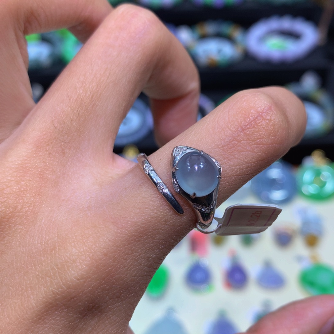 翡翠18K金镶嵌颈饰翡翠