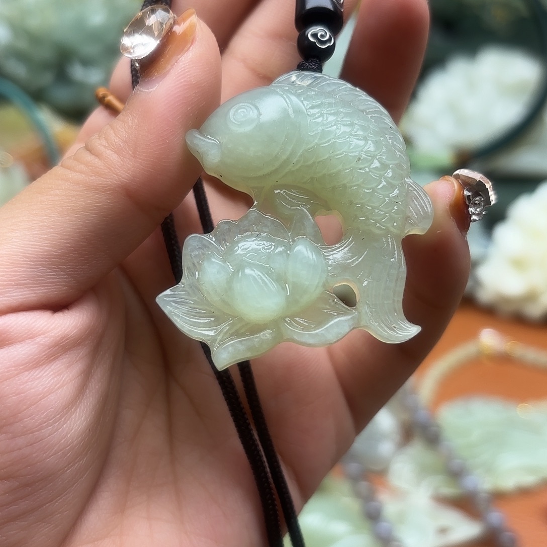 蛇纹石玉未镶嵌颈饰