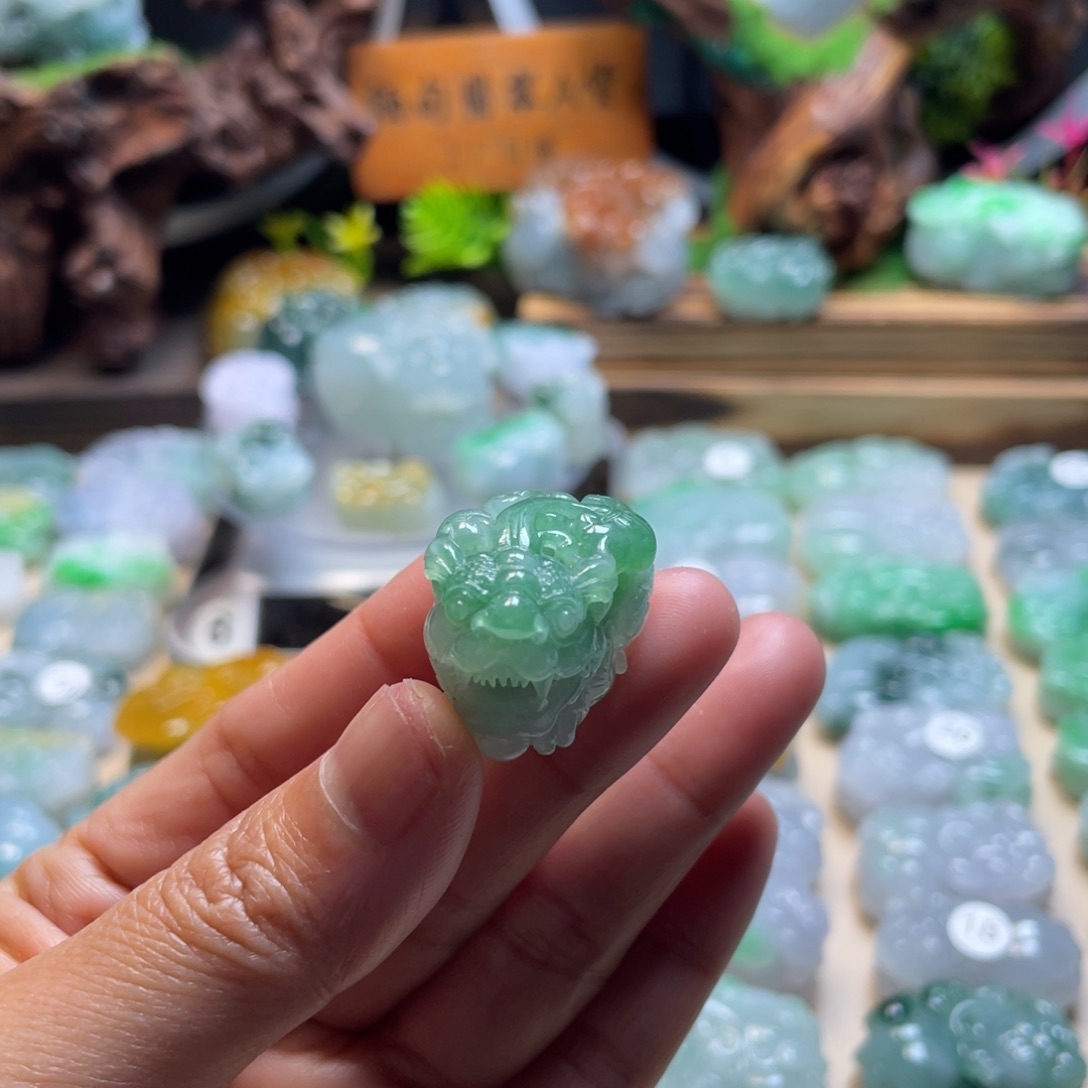 翡翠颈饰未镶嵌貔貅