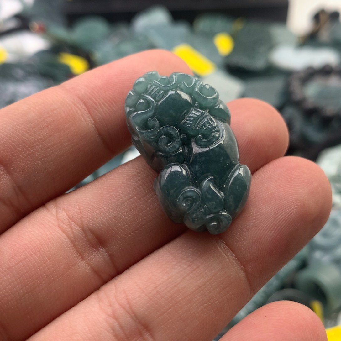 颈饰未镶嵌翡翠貔貅