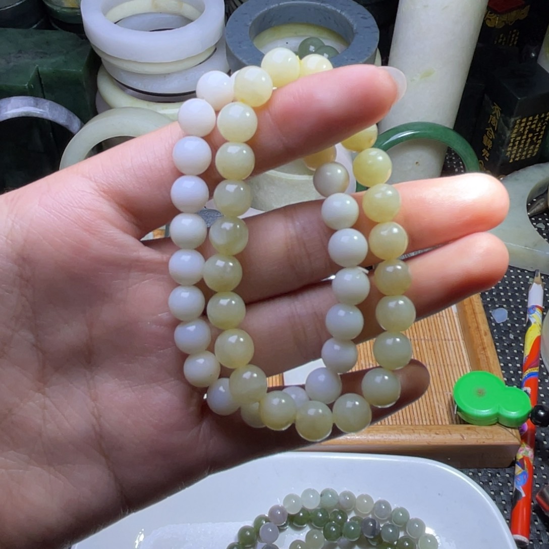 未镶嵌和田玉珠宝半成品有裂