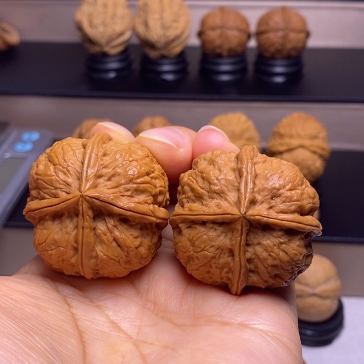 文玩核桃把件四楞52