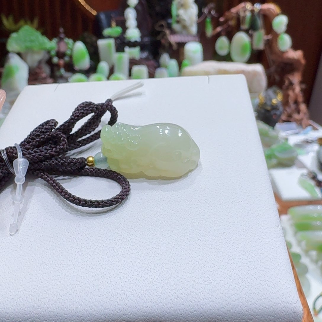 和田玉翠青貔貅未镶嵌