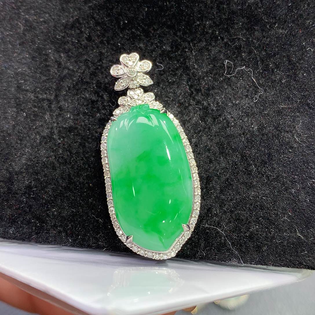 翡翠吊坠(赠链)18K金镶嵌