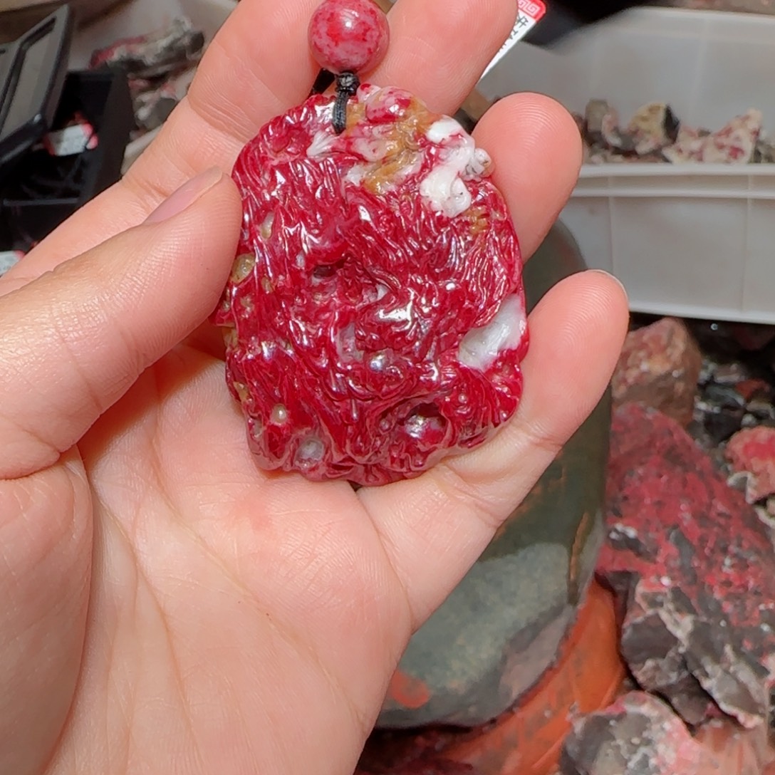 ****࿐天然辰砂原矿雕刻吊坠49