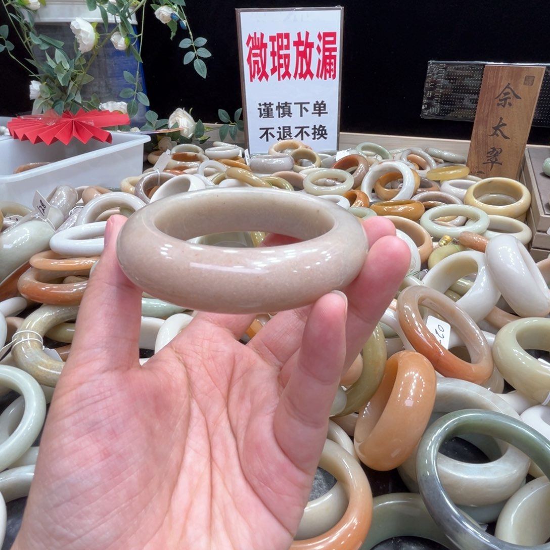 石英质玉手镯（圆镯）未镶嵌