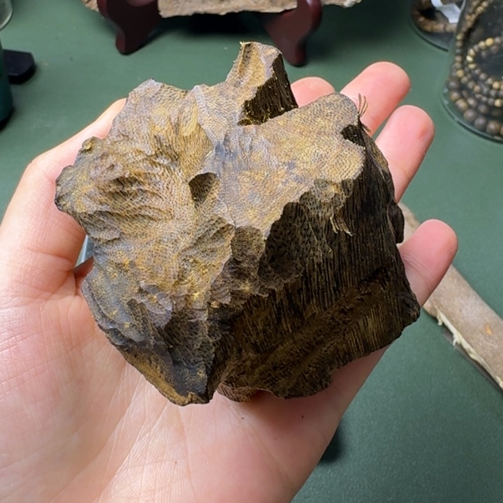 沉香手把件司*叟海南原母树包头香老料66克