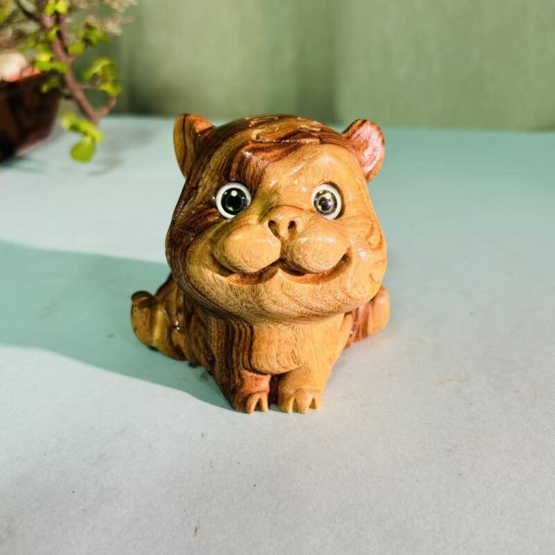 香樟木老虎造型摆件