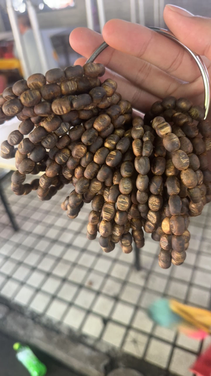 沉香海南鹦哥绿奇楠单圈留疤手串6克➕多样性发一@@5-31-3