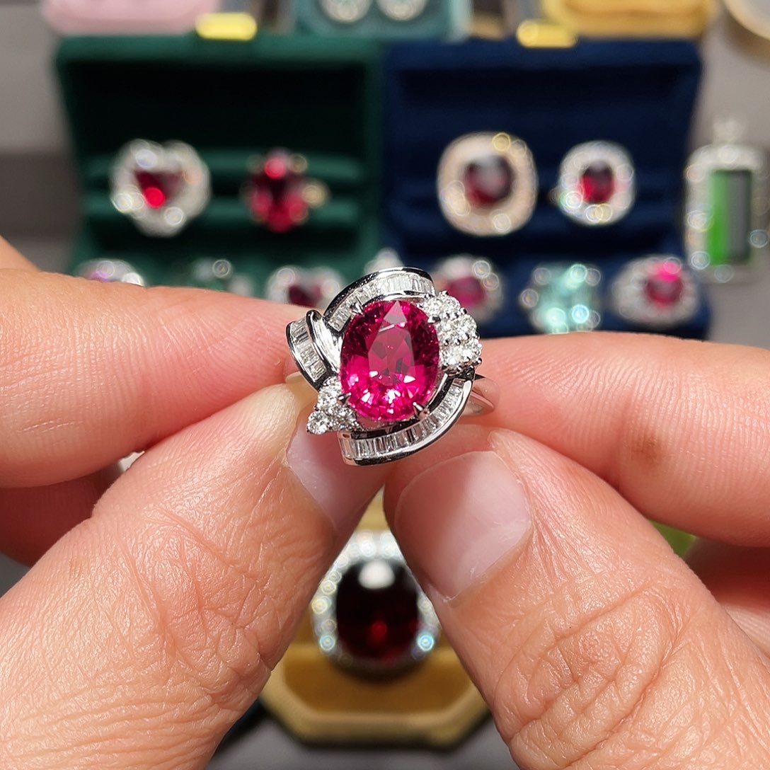 碧玺戒指18K金镶嵌3.92ct