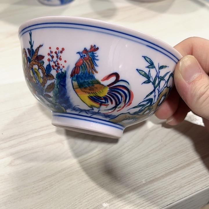 瓷片//////直径12.5厘米。红。