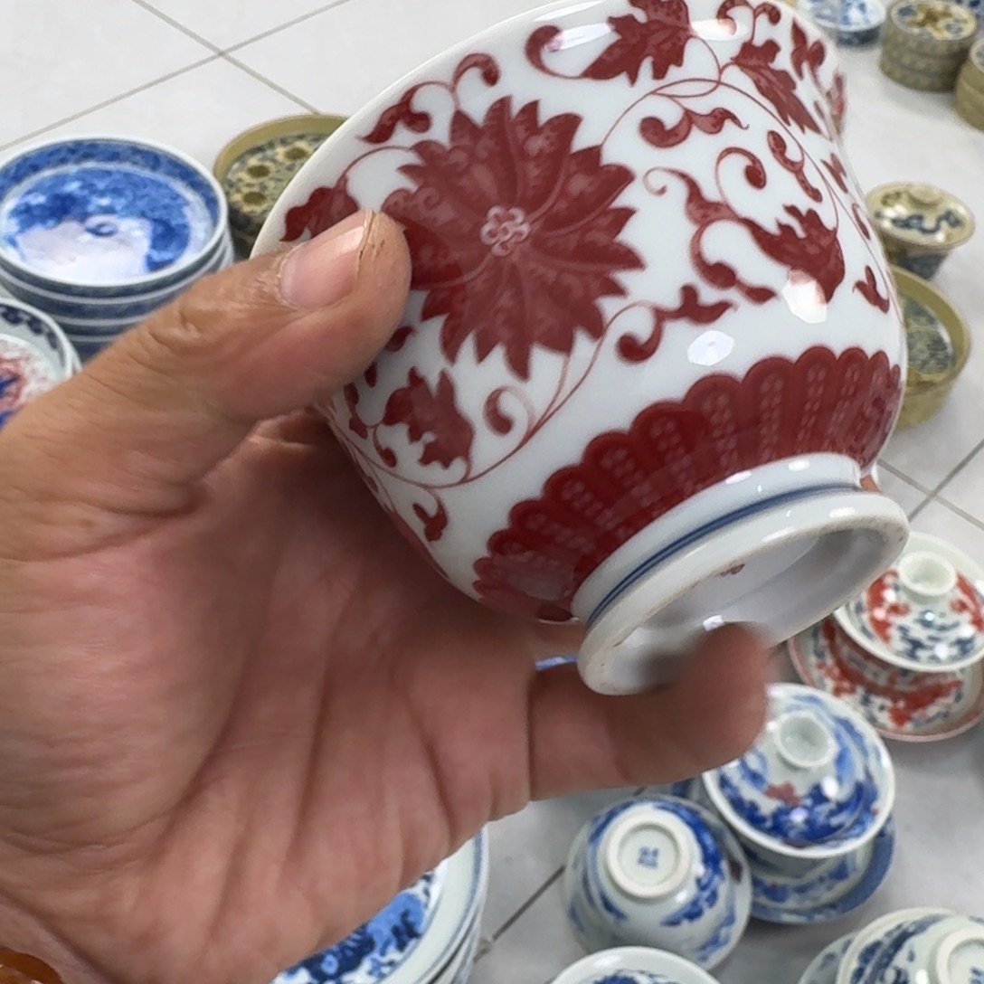 瓷片釉里红缠枝莲两才盖碗