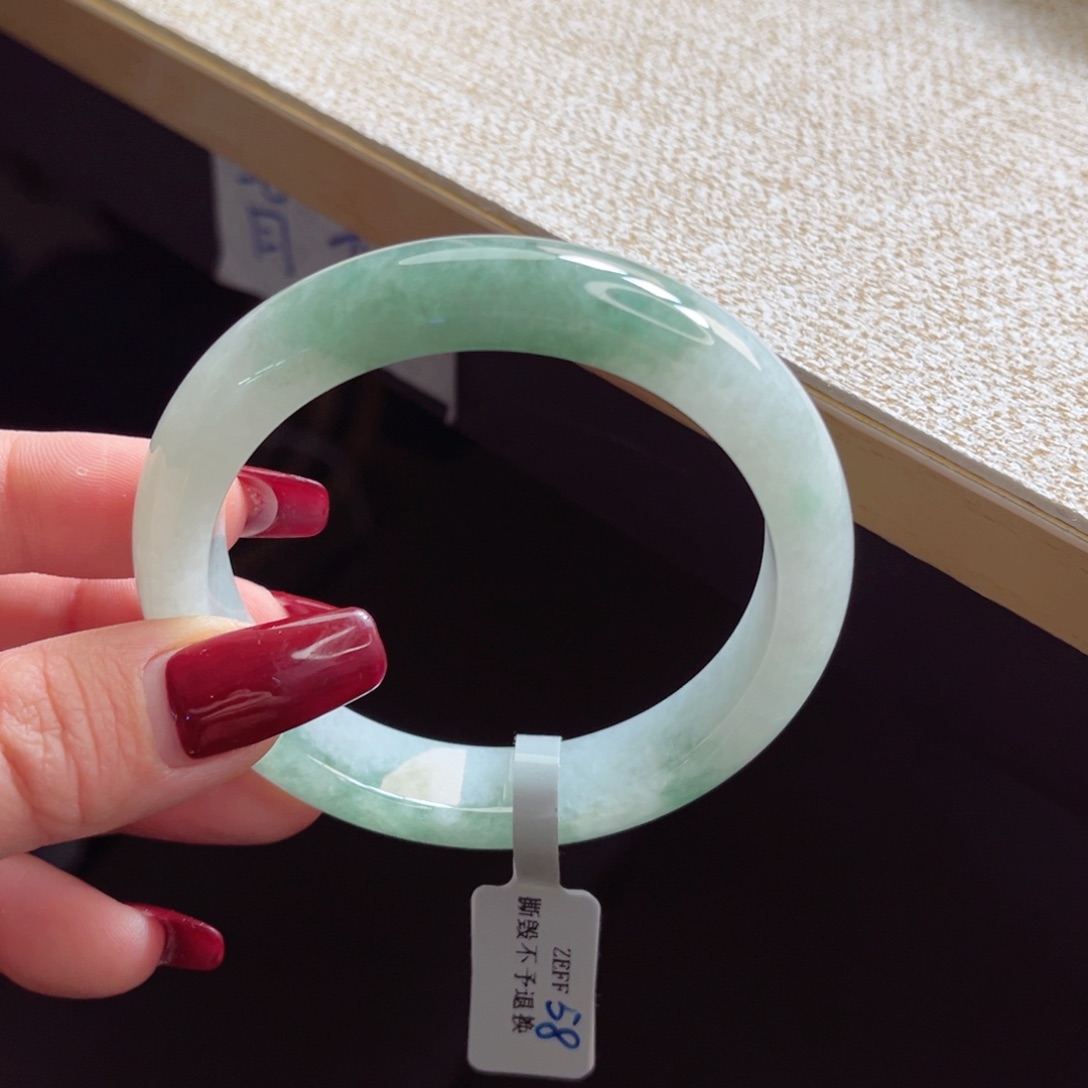 翡翠手镯未镶嵌手镯