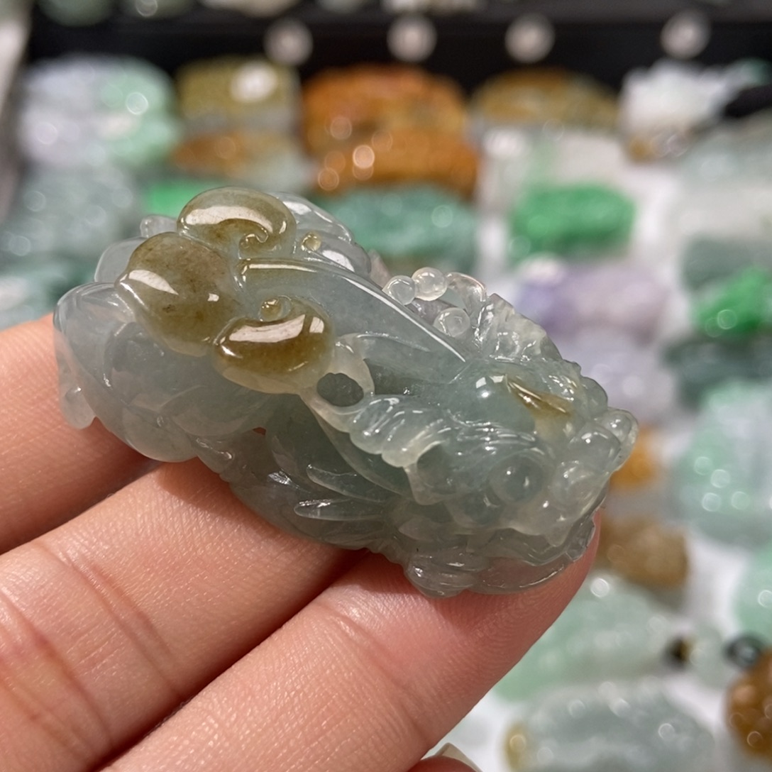 翡翠未镶嵌颈饰貔貅