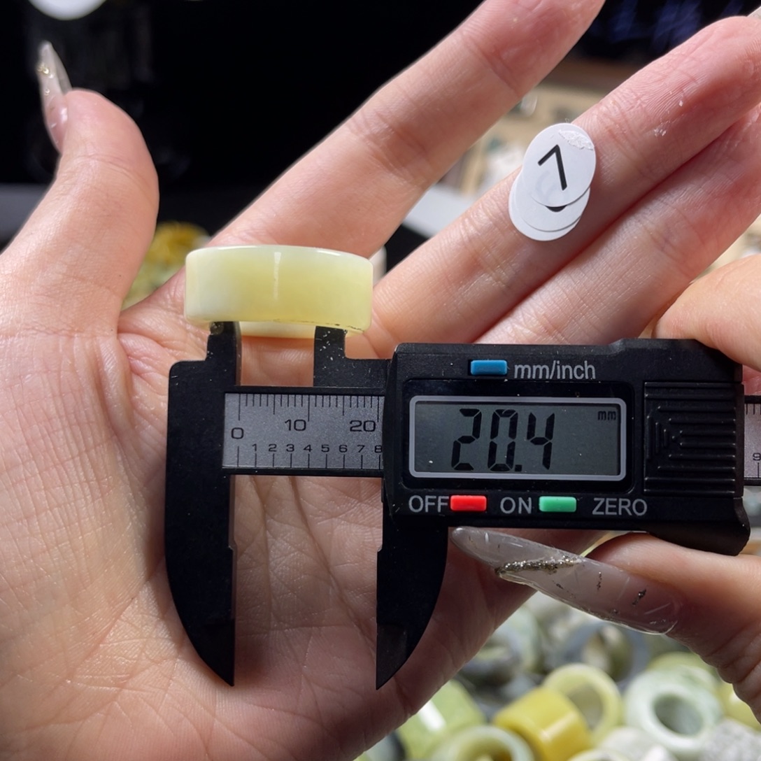 蛇纹石玉未镶嵌戒指