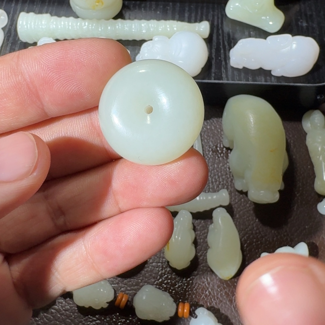 为***.和田玉未镶嵌挂件