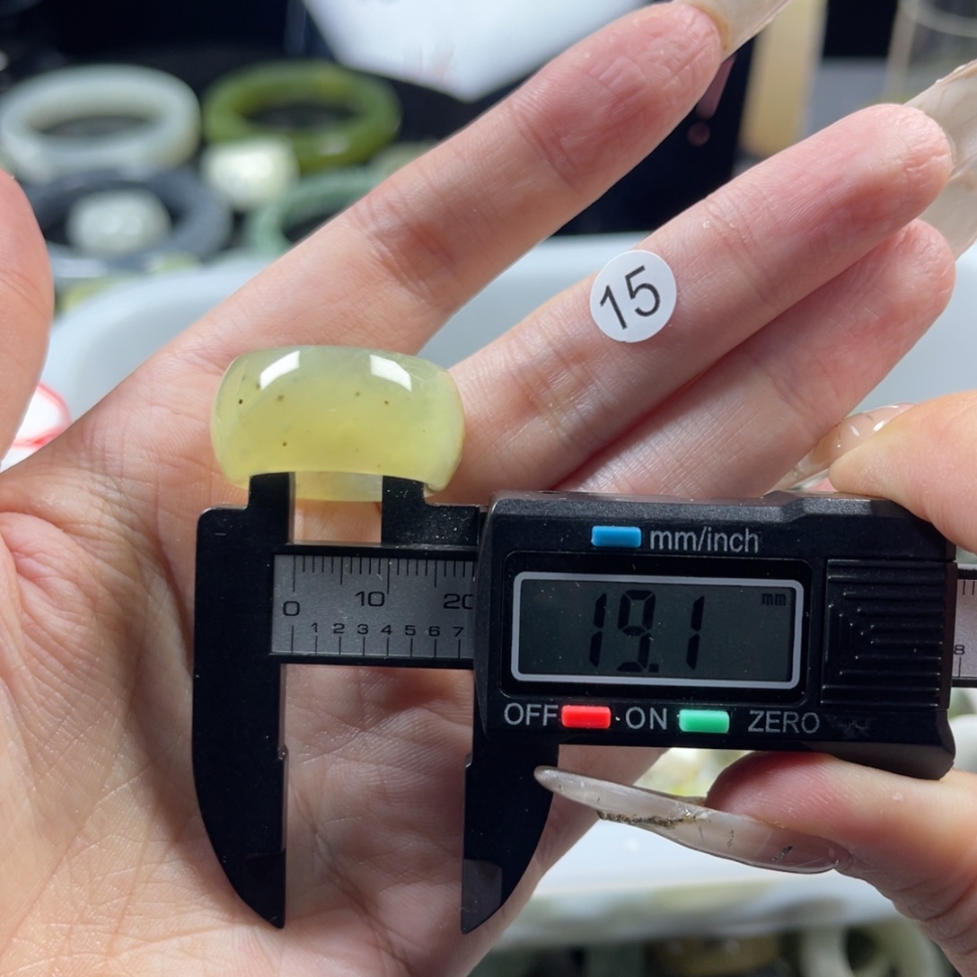 蛇纹石玉未镶嵌戒指