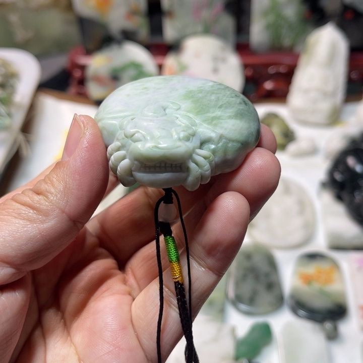 独山玉未镶嵌颈饰