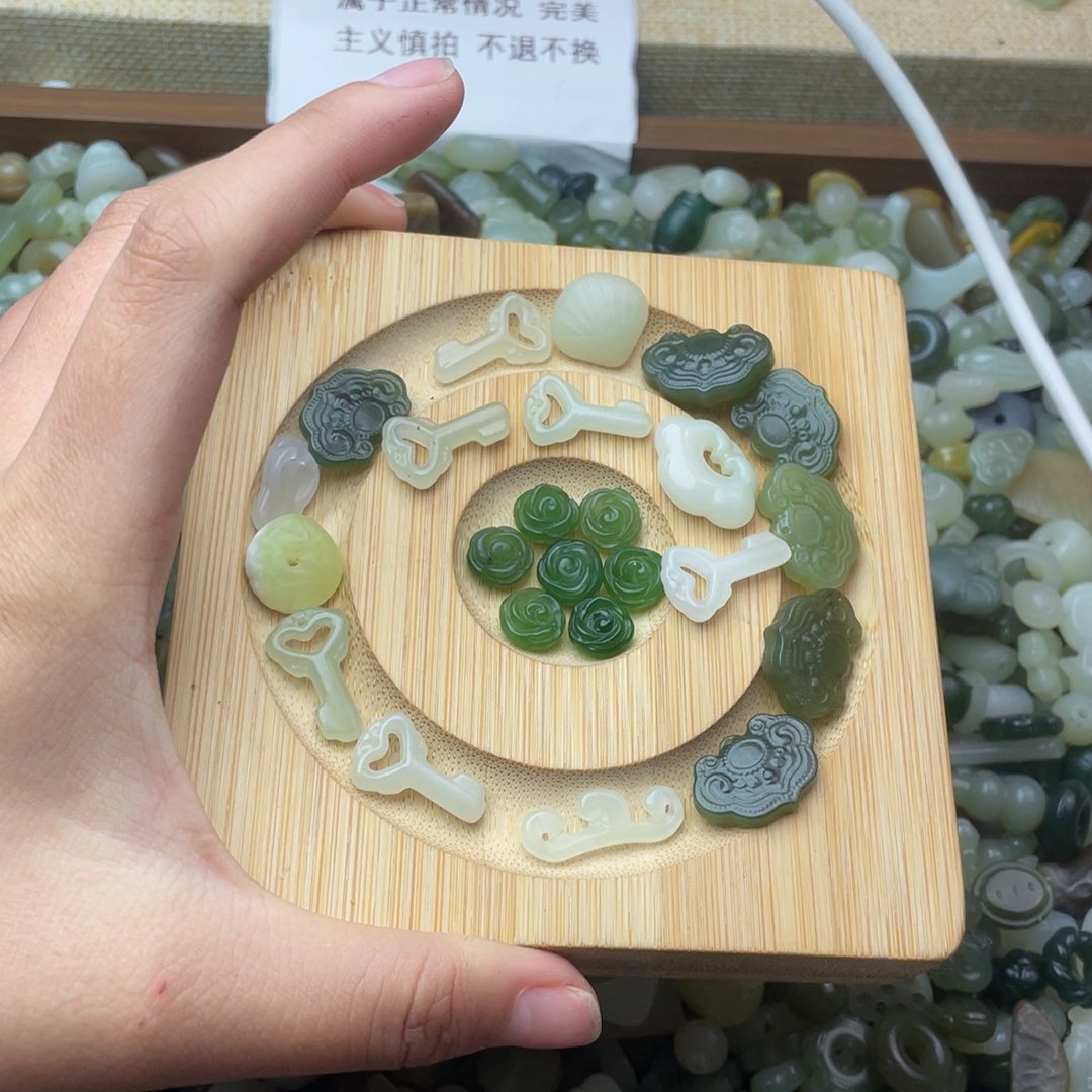 未镶嵌手绳和田玉未*