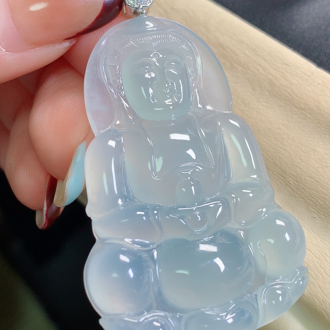 翡翠18K金镶嵌颈饰观音