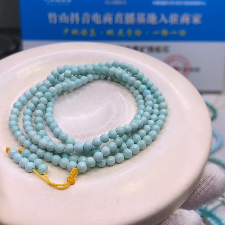 绿松石配饰未镶嵌?