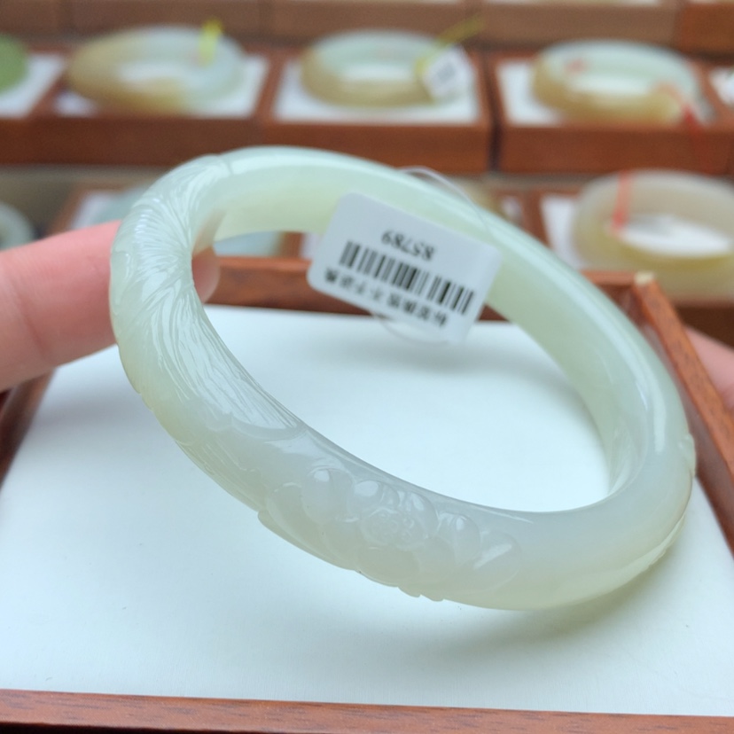 【闪购商品】和田玉手镯未镶嵌58