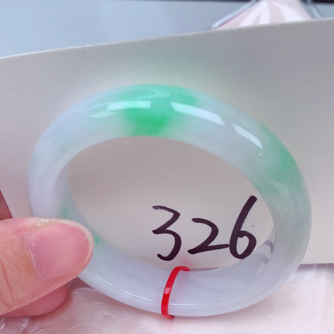 翡翠手镯未镶嵌翡翠