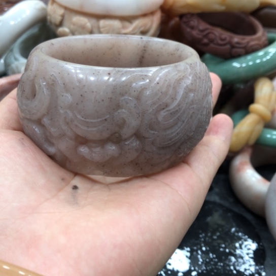 未镶嵌石英岩玉珠宝奇石冰****?