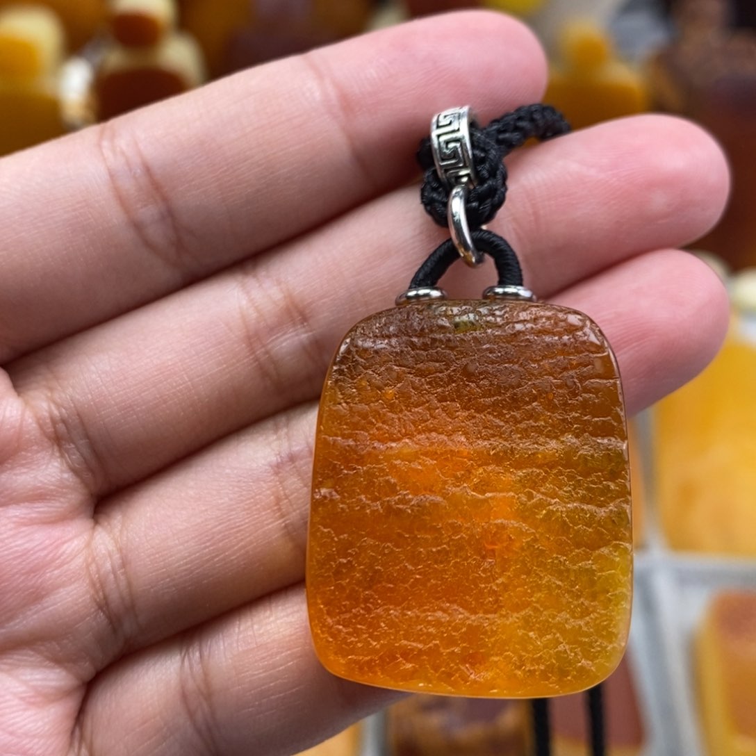 琥珀吊坠(赠链)未镶嵌