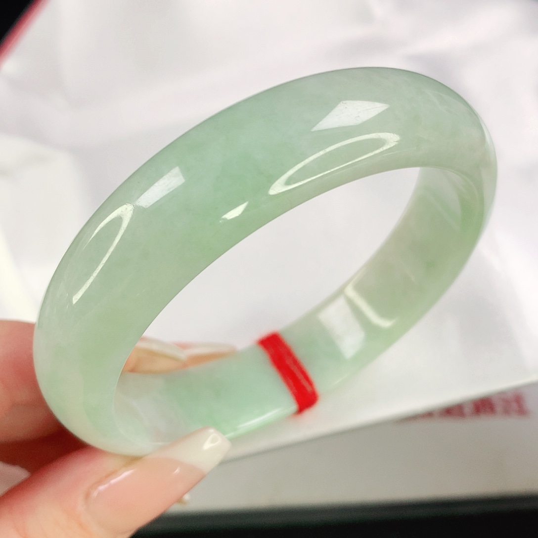 翡翠手镯未镶嵌57圈口