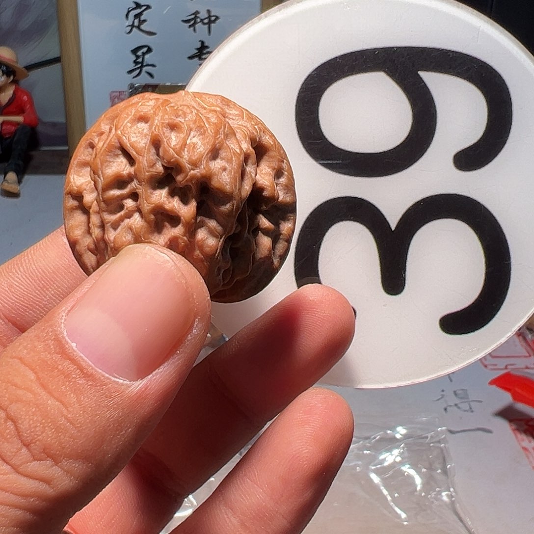 匿***M文玩核桃，白色39号