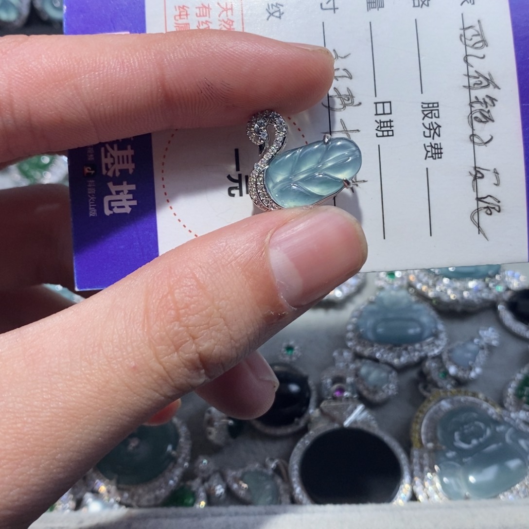 翡翠颈饰未镶嵌翡翠