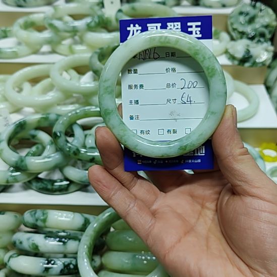 丽***儿透闪石-蛇纹石玉未镶嵌手镯