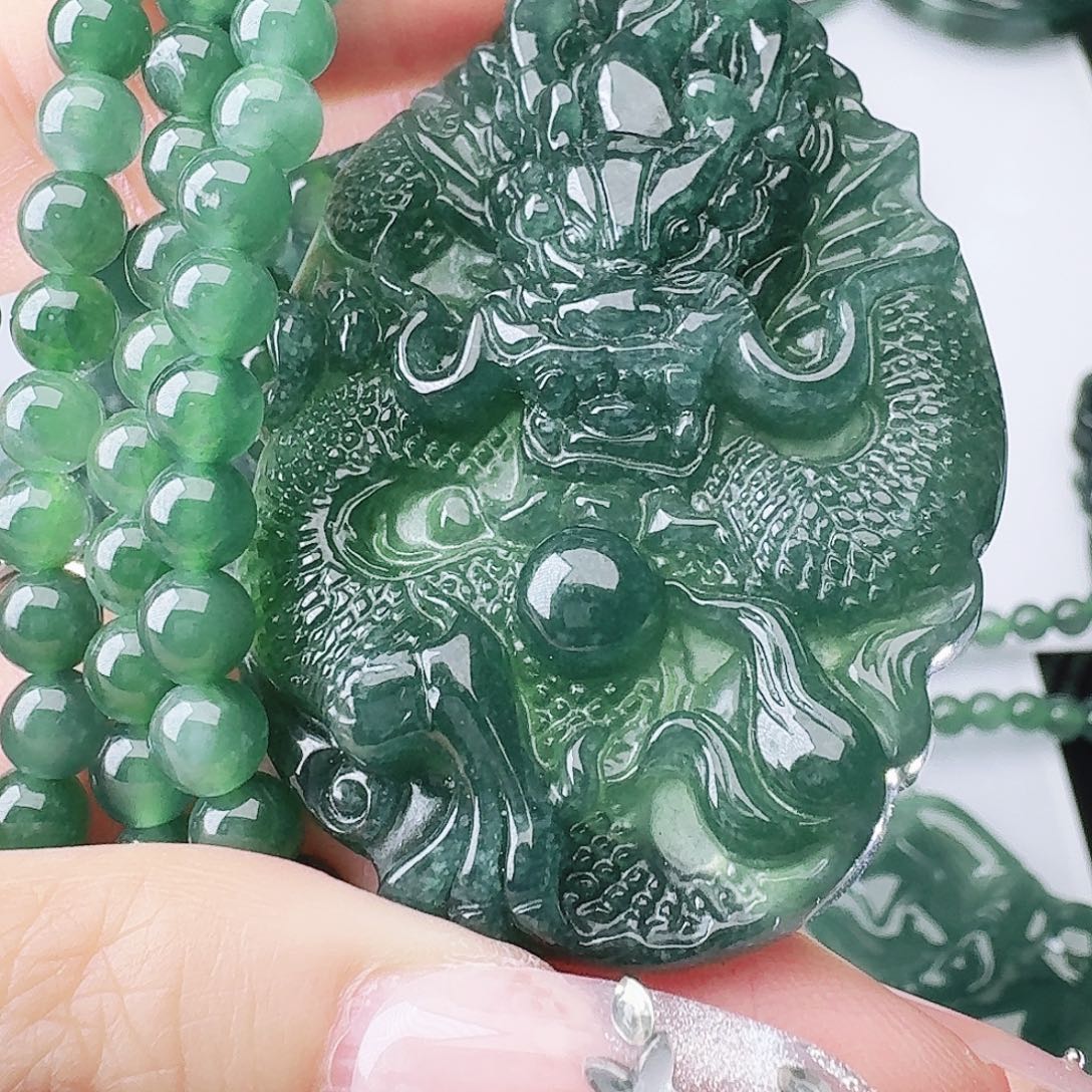 翡翠未镶嵌颈饰天然的A货翡翠多样性发其一 