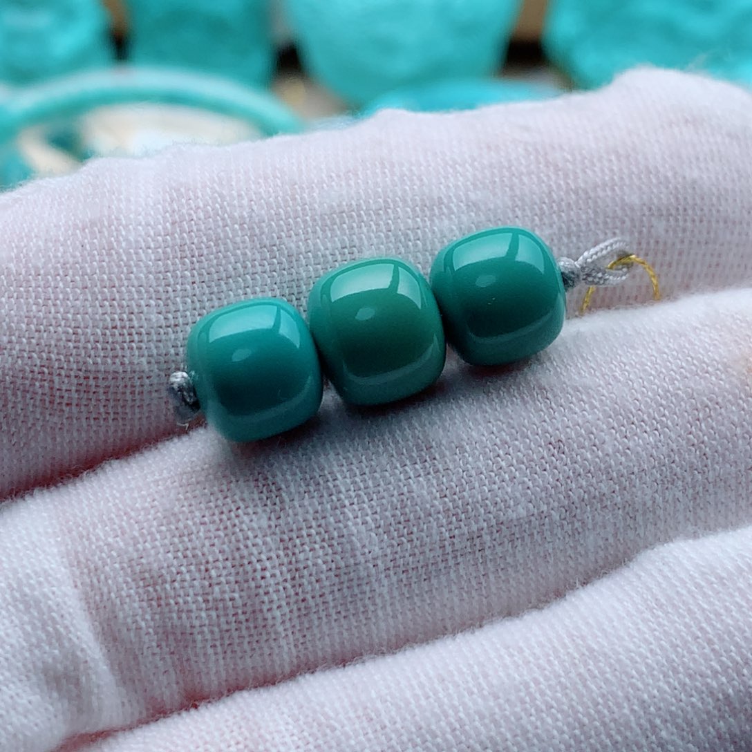 绿松石颈饰未镶嵌