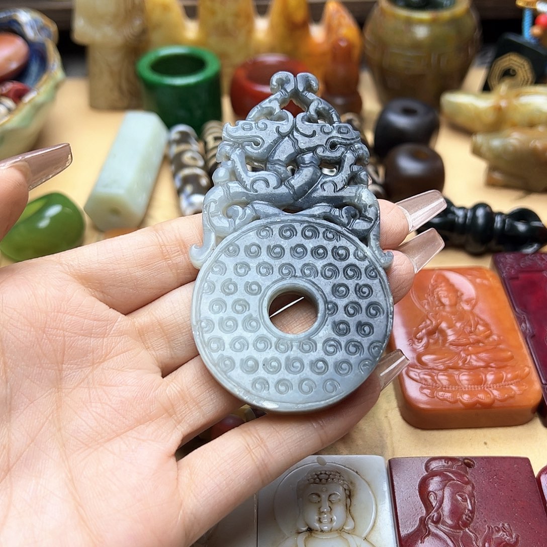 蛇纹石玉未镶嵌颈饰