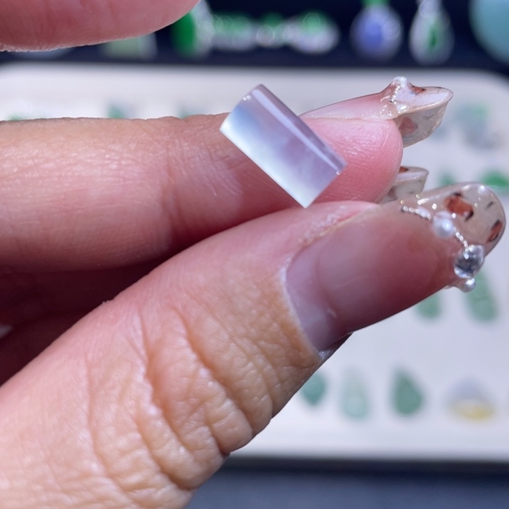 翡翠未镶嵌颈饰马鞍