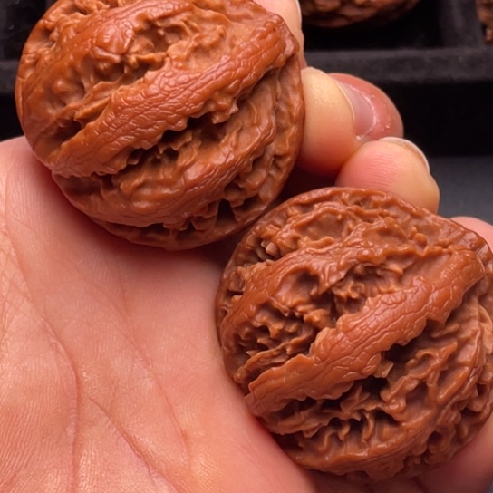 文玩核桃把件秦岭山脉核桃