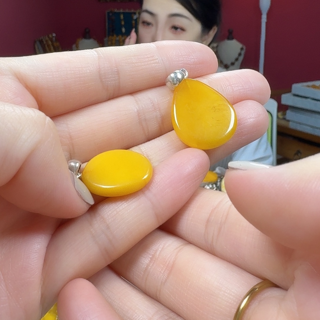 琥珀银S925镶嵌颈饰吊坠一组