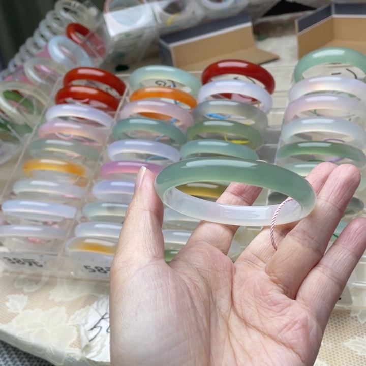 玛瑙/玉髓未镶嵌手镯55圈口