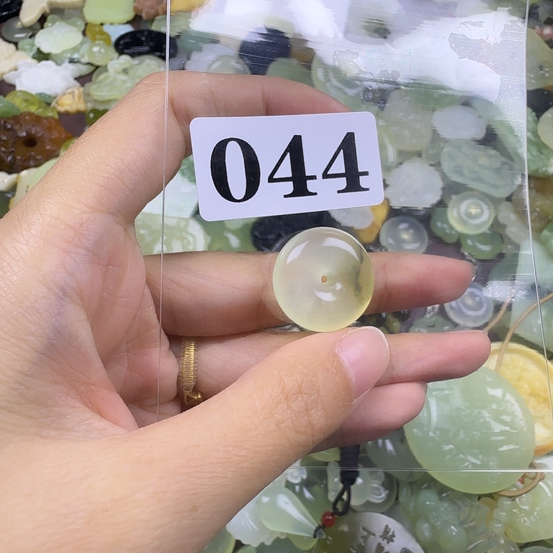 蛇纹石玉未镶嵌岫玉吊坠
