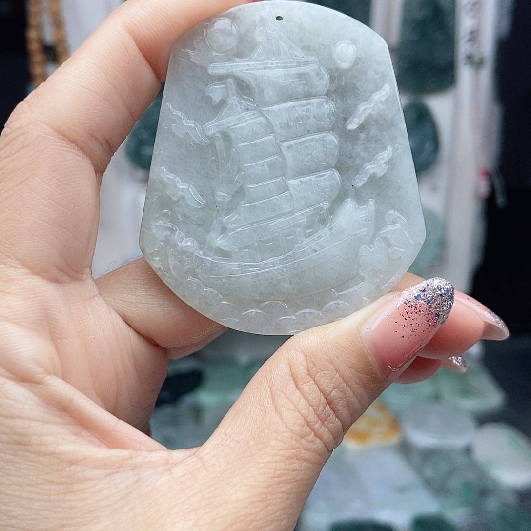 翡翠颈饰未镶嵌翡翠