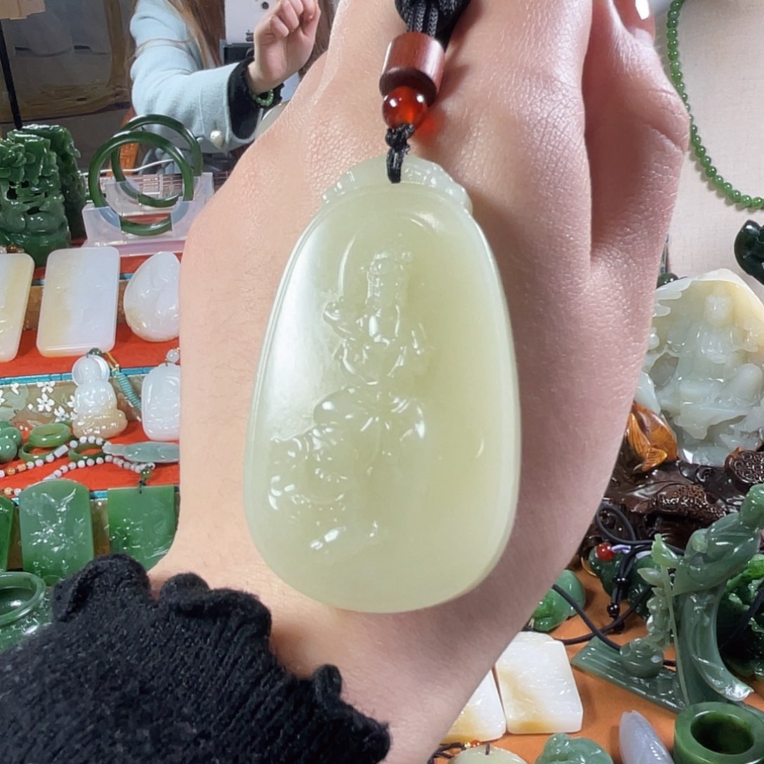 平***人和田玉未镶嵌挂件