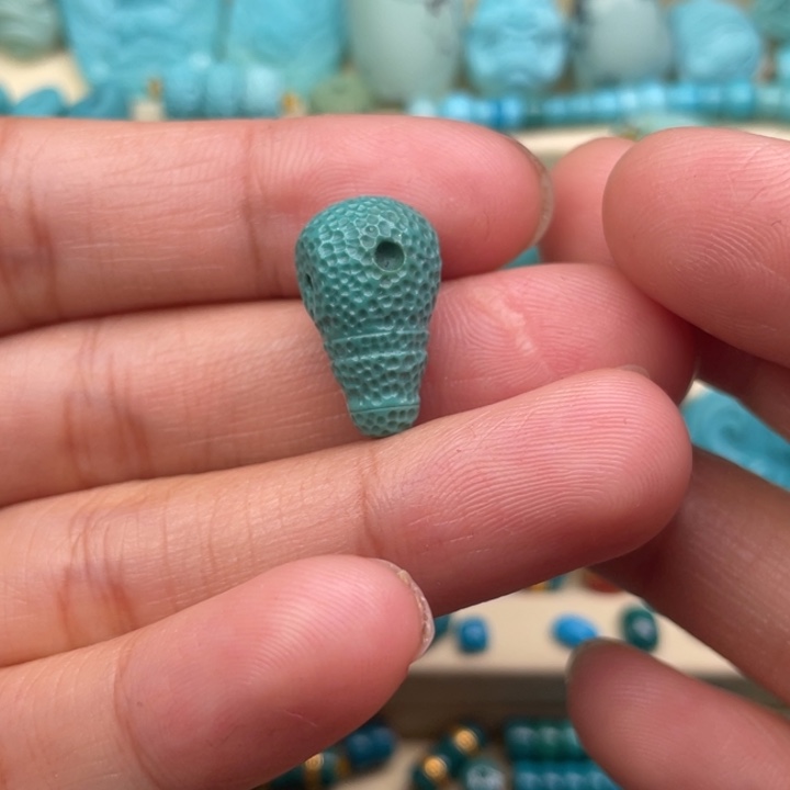 绿松石侧挂三通未镶嵌