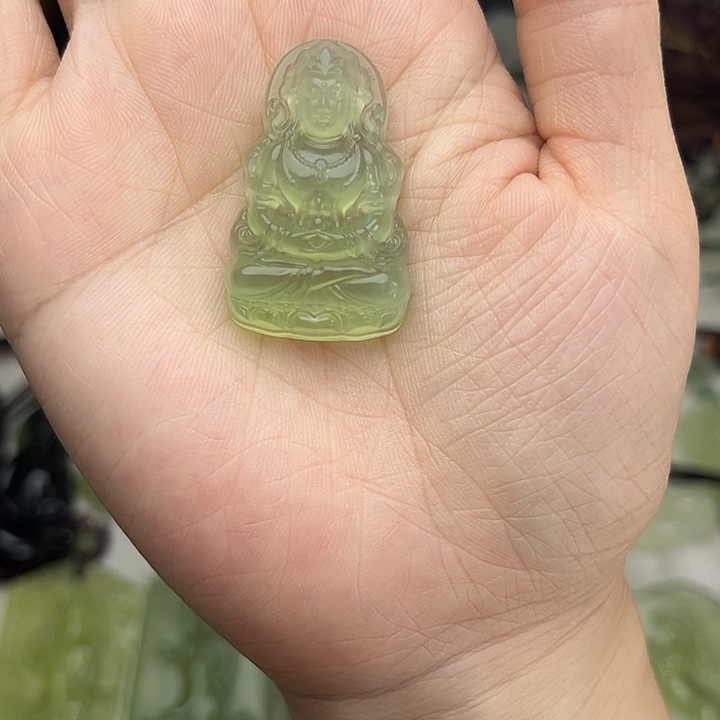 努***冲未镶嵌岫玉颈饰吊坠