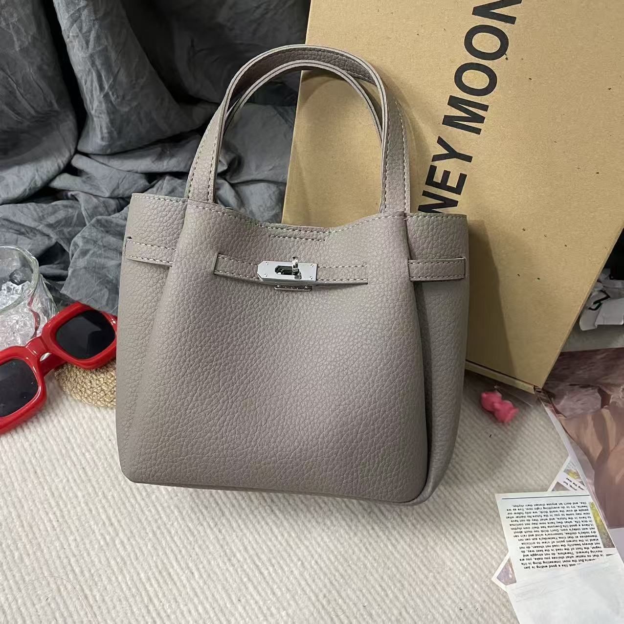 秋季新款时尚百搭小香风菱格单肩斜挎包5500