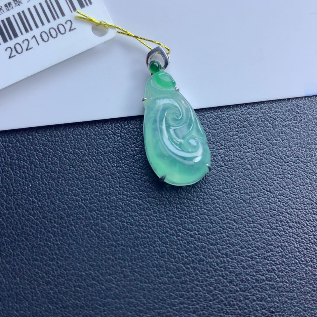 翡翠颈饰未镶嵌如意